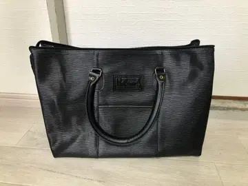 블랙 합성 피혁 토트백 로고 플레이트 포함