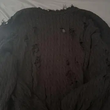 DISCOVERED 데미지 가공 니트 스웨터