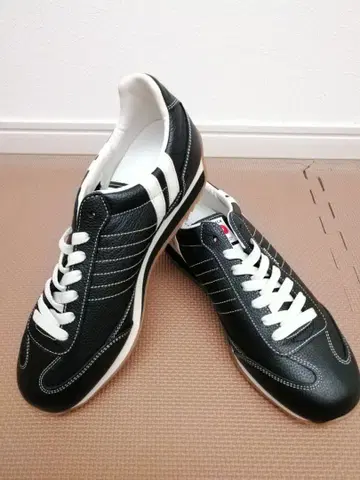 미사용 새상품 패트릭 마라톤 가죽 블랙 BLK 사이즈 43