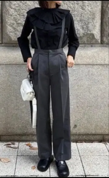 bow.a 그레이 서스펜더 포함 슬랙스