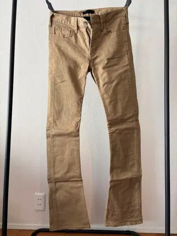 junhashimoto 베이지 치노 팬츠 슬림핏 바나나 실루엣