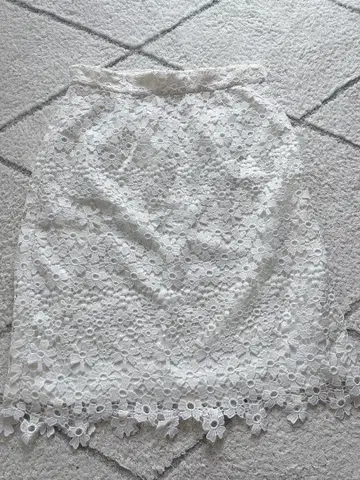 PROPORTION BODY DRESSING 화이트 레이스 타이트 스커트