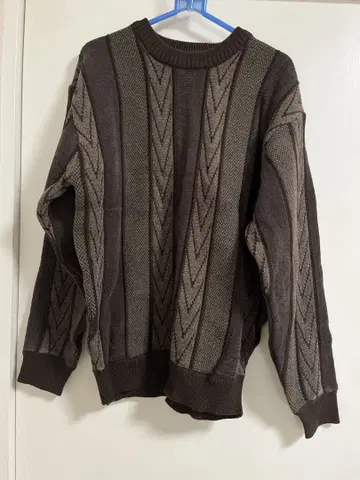 RINALD 브라운 V자 무늬 니트 스웨터