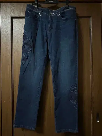 [ 새상품급 ] 로즈 티아라 빅 사이즈 46 데님 팬츠 꽃 자수 네이비