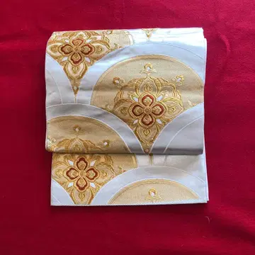 고급 화이트 베이스 골드 컬러 꽃 무늬 후쿠로 오비