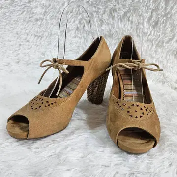 CAMPER 캠퍼 고급 스웨이드 펀칭 디자인 펌프스 23cm