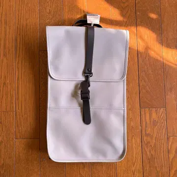 그레이 플랩식 백팩