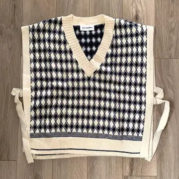 니트 베스트 다이아 무늬 릴리 브라운 네이비 화이트 LILY BROWN
