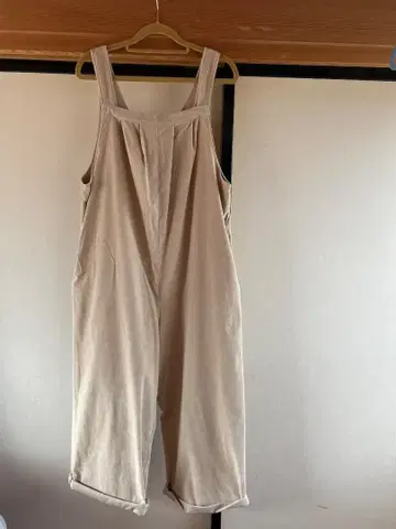 베이지 V넥 살로펫