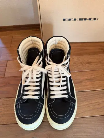 DRKSHDW 블랙 하이컷 스니커즈
