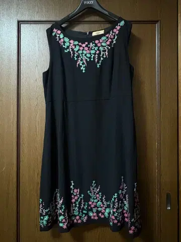 [ 새상품급 ] 마리엘 에프데 빅 사이즈 17호 자수 꽃무늬 원피스 블랙