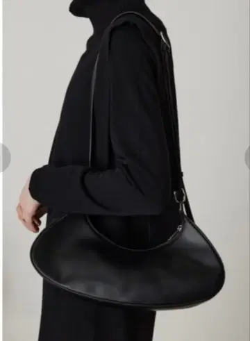 RIM.ARK Crescent shape shoulder bag 블랙