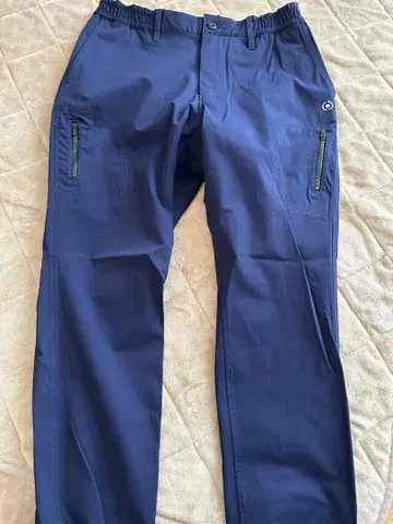 네이비 스트레치 팬츠 지퍼 포켓 부착