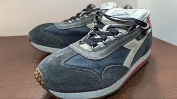 Diadora 네이비 그레이 스니커즈