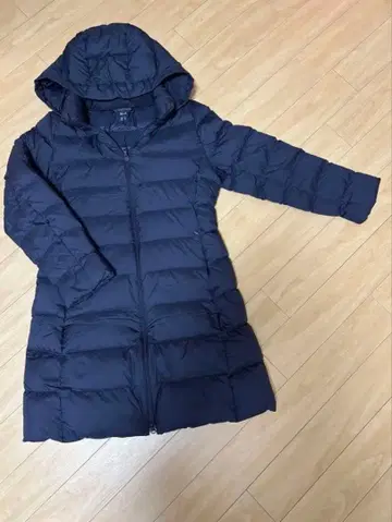 유니클로 울트라 라이트 다운 후디드 코트 L 네이비