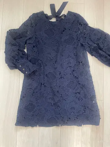 네이비 꽃무늬 레이스 긴팔 원피스 ZARA