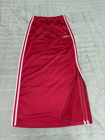 adidas 빨간색 스트라이프 타이트 스커트