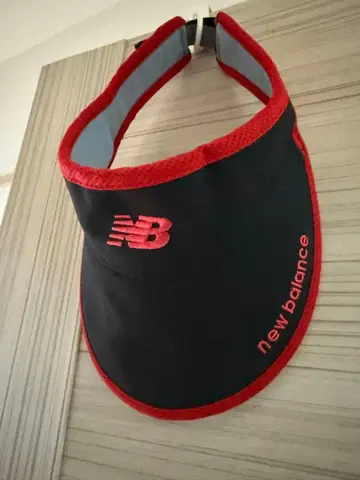 New Balance 바이저 블랙/빨간색