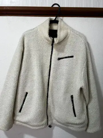 화이트 플리스 자켓