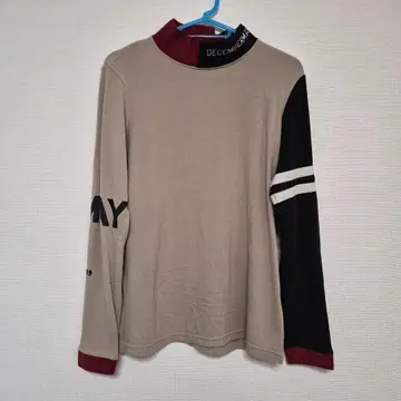 디셈버 메이 베이지 긴팔 하이넥 상의