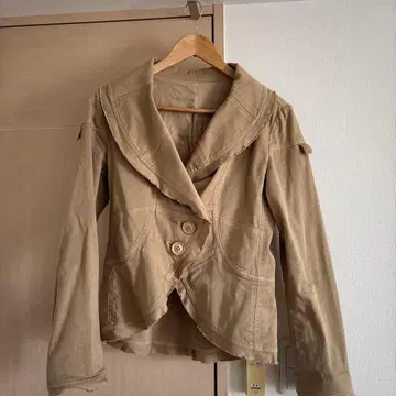 베이지 테일러드 자켓 3버튼