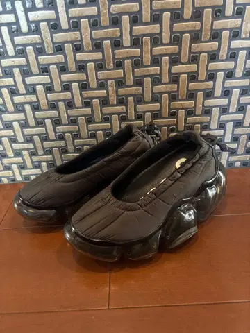 그라운즈 펌프스 스니커즈