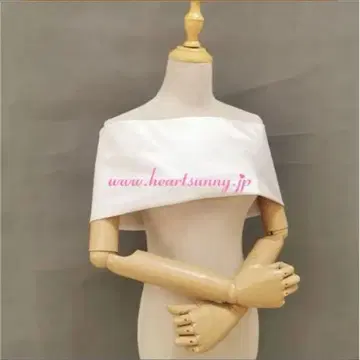 화이트 새틴 오프숄더 케이프