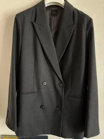 Spick & Span 다크 그레이 테일러드 자켓