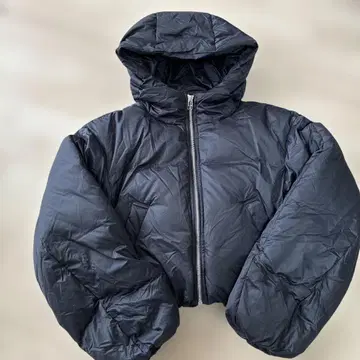 EMODA 블랙 후드 부착 숏 다운 자켓