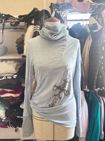 라이트 블루 긴팔 터틀넥 상의 y2k