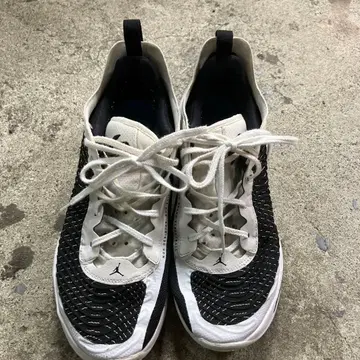 조던 메쉬 어퍼 스니커즈 화이트/블랙 할인 OK입니다.