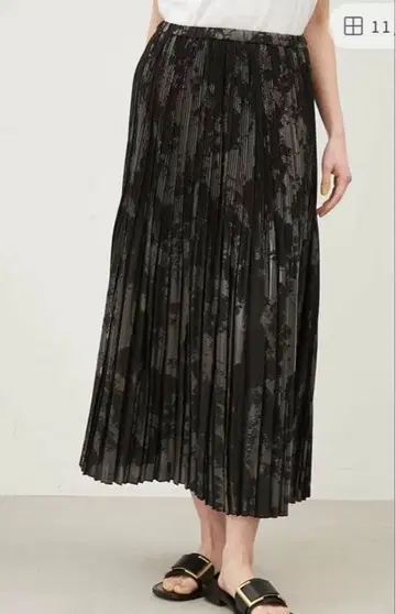 Mila Owen 호일 프린트 플리츠 스커트