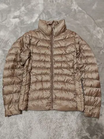 유니클로 울트라 라이트 다운 자켓 M 여성용 베이지 골드