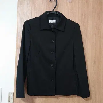 블랙 자켓과 타이트 스커트 세트