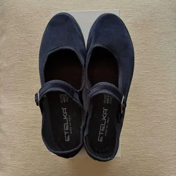 ETELKA 네이비 벨로아 스트랩 슈즈