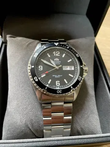 Orient 자동 와인딩 시계 블랙 다이얼 200m 방수