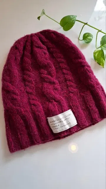 MARC BY MARC JACOBS 버건디 니트 모자