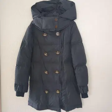 다크 그레이 후드 부착 다운 자켓