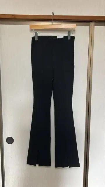 ZARA 블랙 슬릿 플레어 레깅스 택 포함