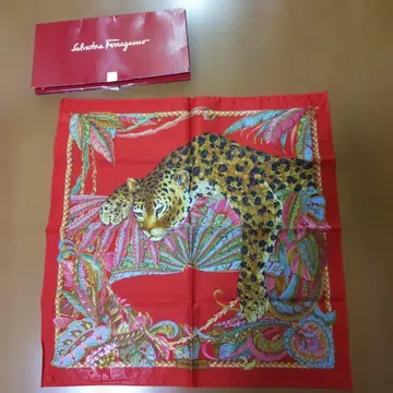 페라가모 새상품 손수건