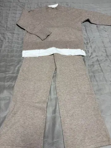 엘마르 베이지 니트 팬츠 셋업