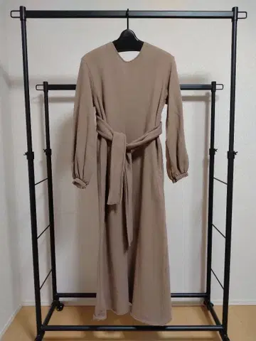 KALNA 베이지 롱 원피스 긴팔