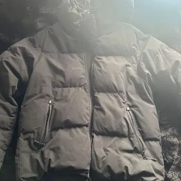 GU 블랙 다운 자켓 후드 부착