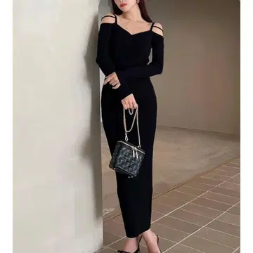 [ 새상품급 ] 리젝시/내로우 스트랩 타이트 니트 원피스