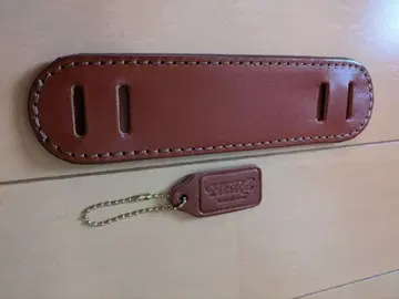 [ 보관품 ] HERZ 헬츠 어깨 보호대와 가죽 택 세트 판매