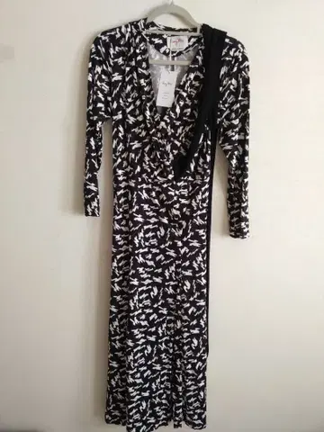 kay me 랩 드레스 블랙 화이트