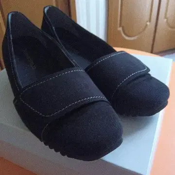 COULEUR VARIE 블랙 스티치 펌프스