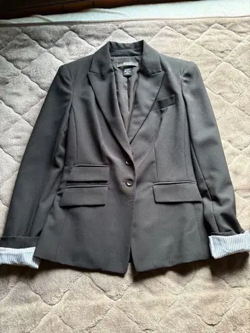 다크 그레이 테일러드 자켓 스트라이프 커프스