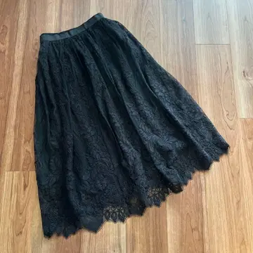 블랙 레이스 플레어 롱 스커트