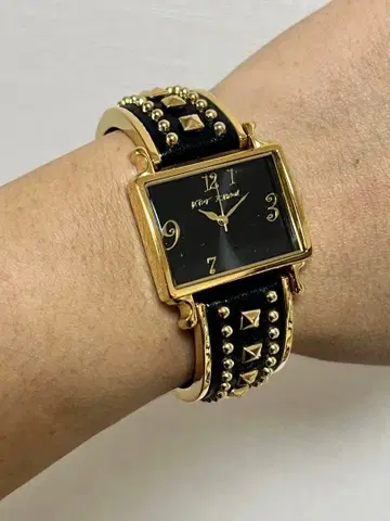 Betsey Johnson 스터드 손목시계